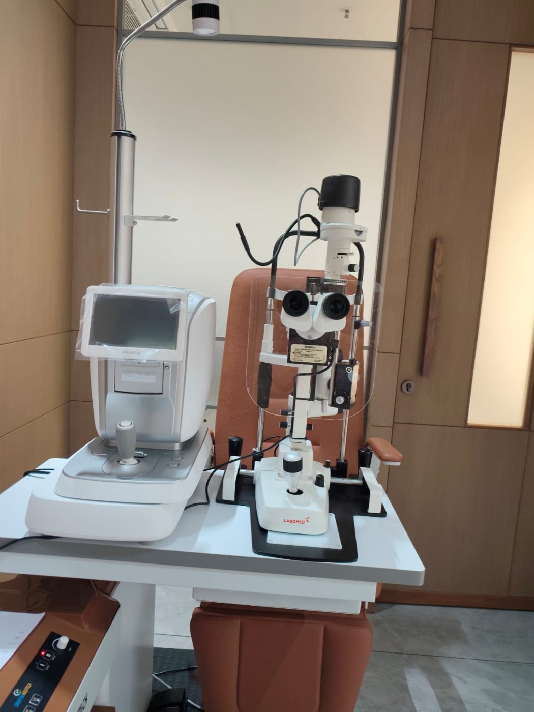 Advanced diagnostic equipment for comprehensive eye examination
